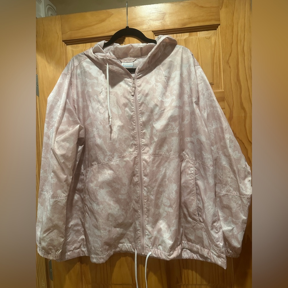 Columbia Women's Light Pink camouflage Patterned rain Jacket